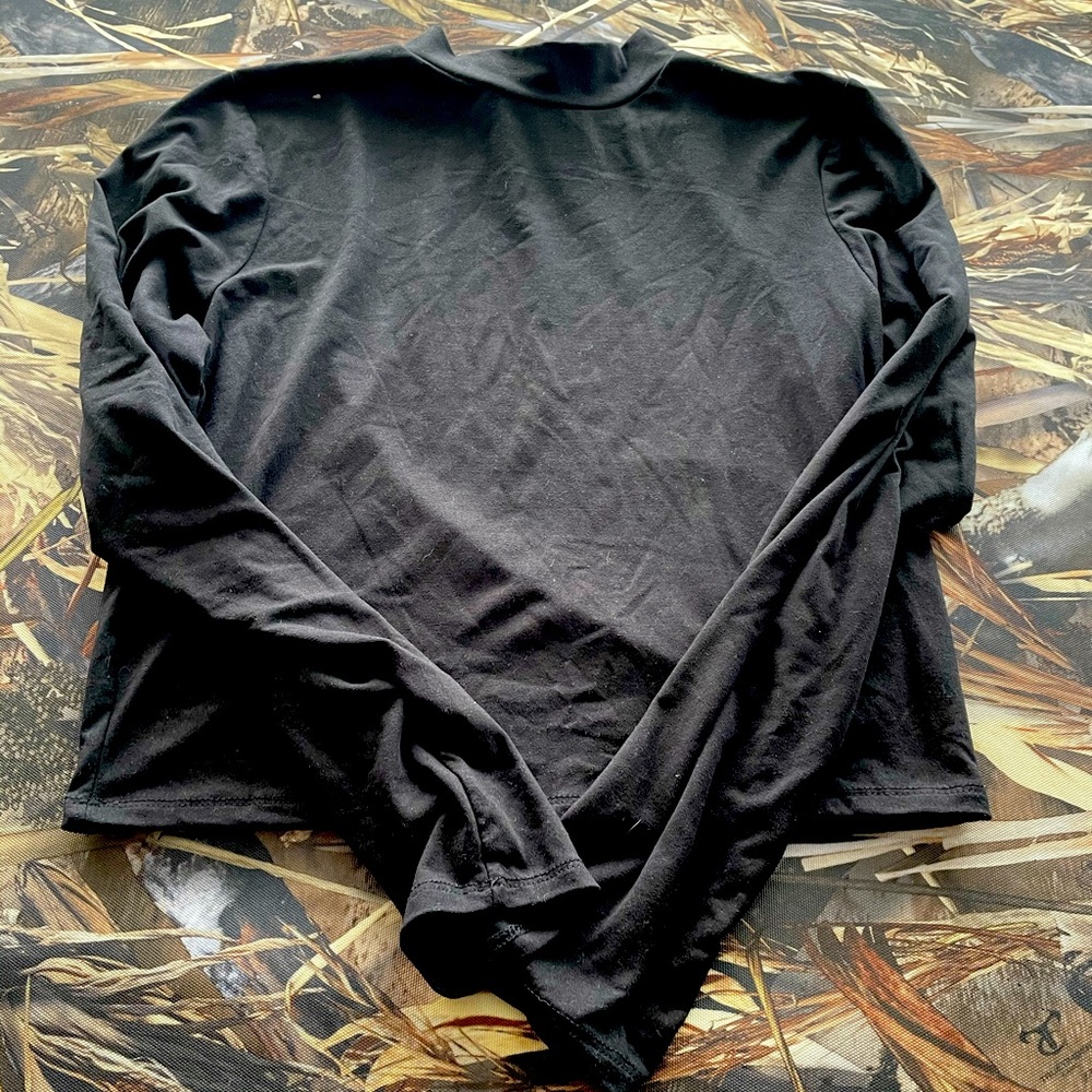 Black mid riff long sleeve shirt